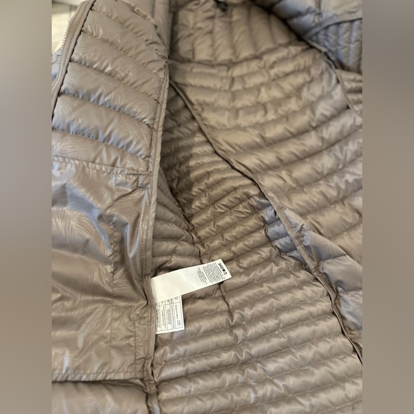 Women’s Eddie Bauer Long Down Puffer Winter Coat, XL, Silver/Tan/metallic - Picture 7 of 8